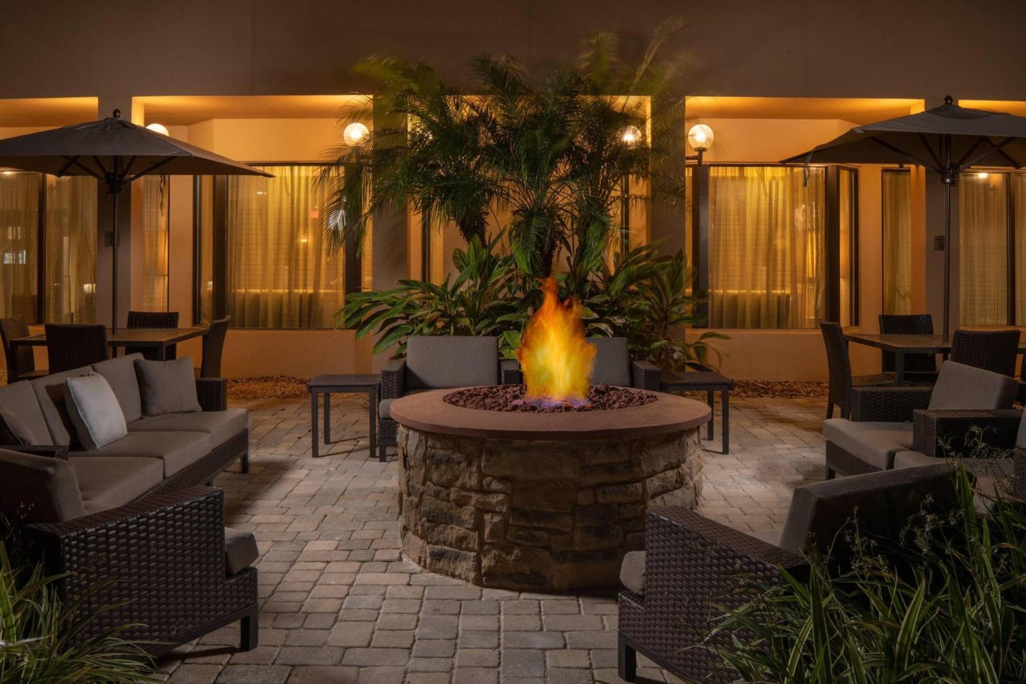 Courtyard By Marriott Jacksonville At The Mayo Clinic Campus/Beaches Dış mekan fotoğraf